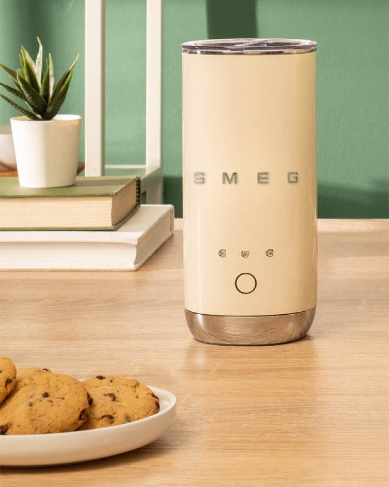 Smeg Selection MFF02CREU 50's Style Montalatte elettrico 120 ml. - panna lucido
