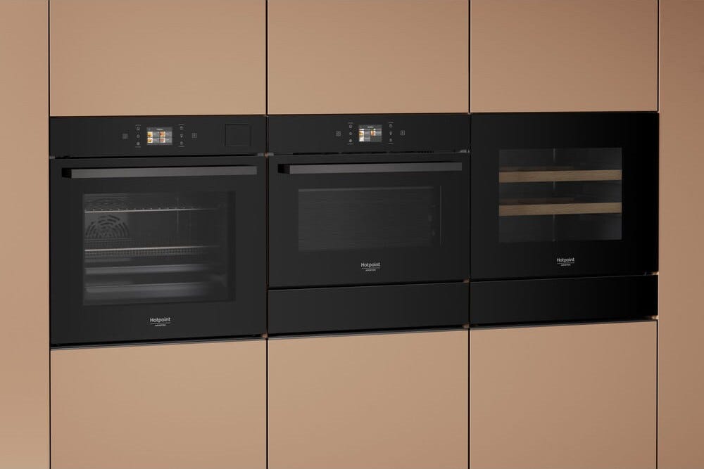Hotpoint Ariston HAW45S2B Cantinetta vini da incasso cm. 60 h. 46 - 19 bottiglie - nero opaco