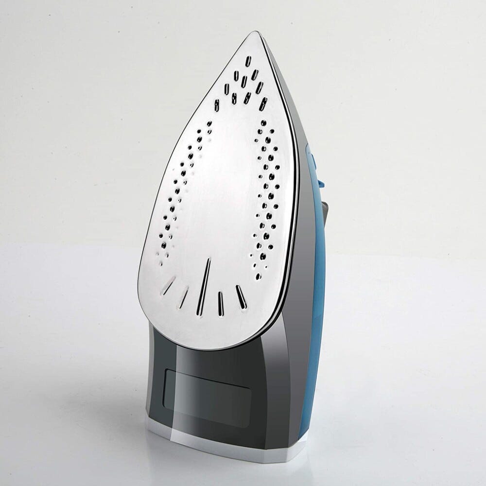 Black & Decker BXIR2200E Ferro a vapore con piastra in acciaio inox e sistema anticalcare.