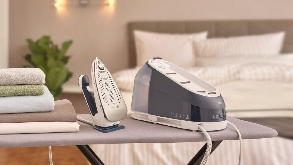 Braun IS5245BL Sistema stirante con caldaia, potente e delicato sui tessuti.