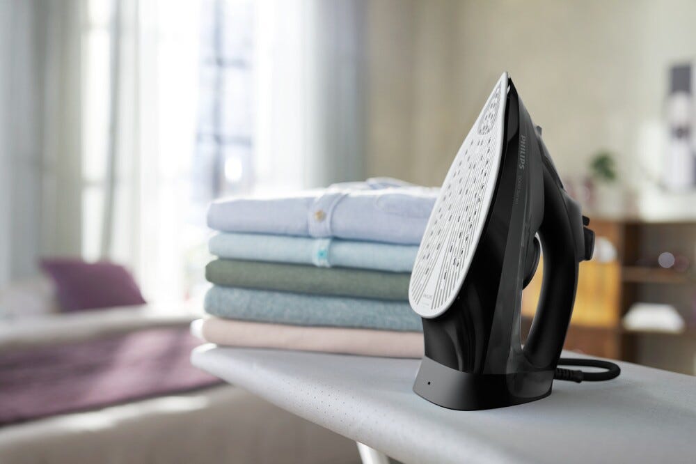 Philips DST5040/80 Ferro da stiro a vapore con piastra SteamGlide Plus per prestazioni durature.
