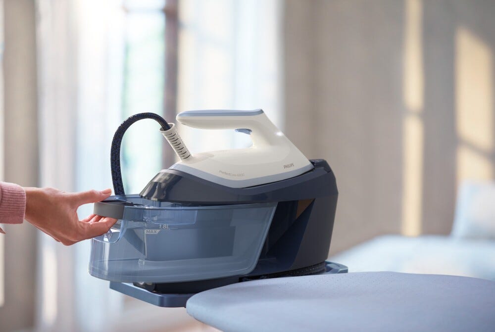 Philips PSG6026/20 Ferro da stiro generatore di vapore compatto e potente, con tecnologia OptimalTEMP per una stiratura veloce e sicura.
