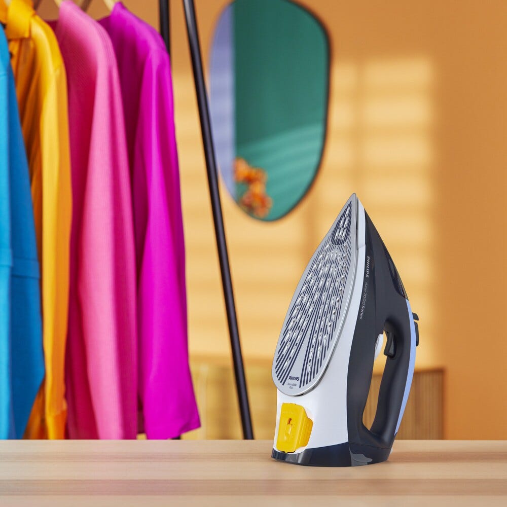 Philips DST7030/20 Ferro da stiro a vapore con colpo di vapore migliorato e piastra SteamGlide Plus per una scorrevolezza perfetta.