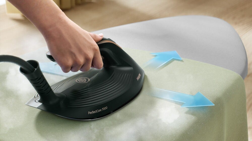 Philips PSG7300/20 Centro di stiratura con vapore automatico e tecnologia OptimalTEMP per una stiratura senza bruciature.