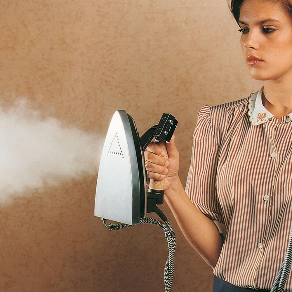 polti VAPORELLA 2H PROFESSIONAL Ferro da stiro a vapore con caldaia e tappo di sicurezza, design vintage e stiratura professionale.