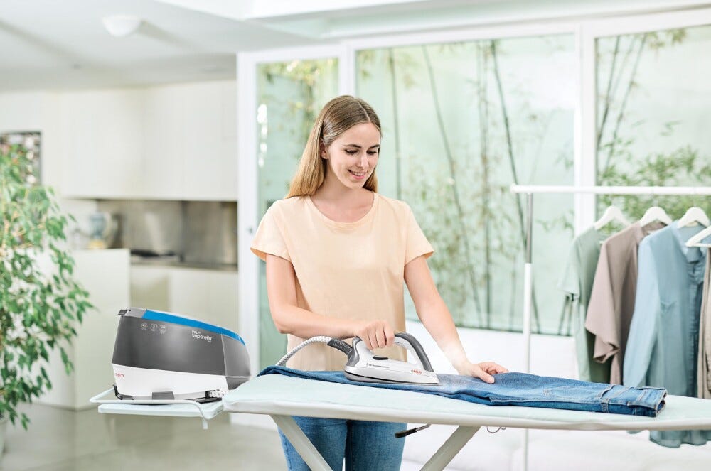 polti VN18.20 Ferro da stiro con caldaia ad alta potenza e tecnologia 360° Fluid Curve per risultati perfetti.