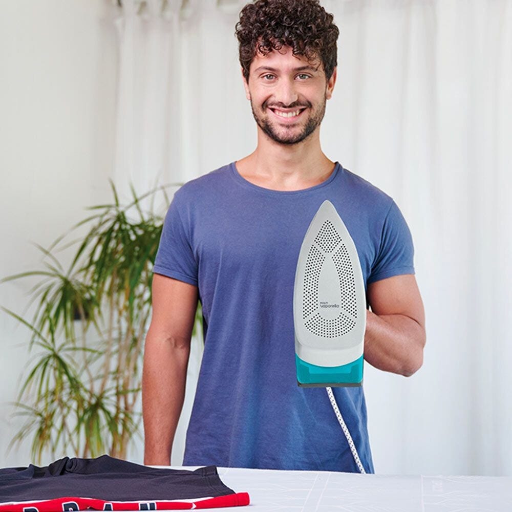 polti QS210 Ferro da stiro a vapore con tecnologia avanzata e design innovativo per una stiratura facile e veloce.
