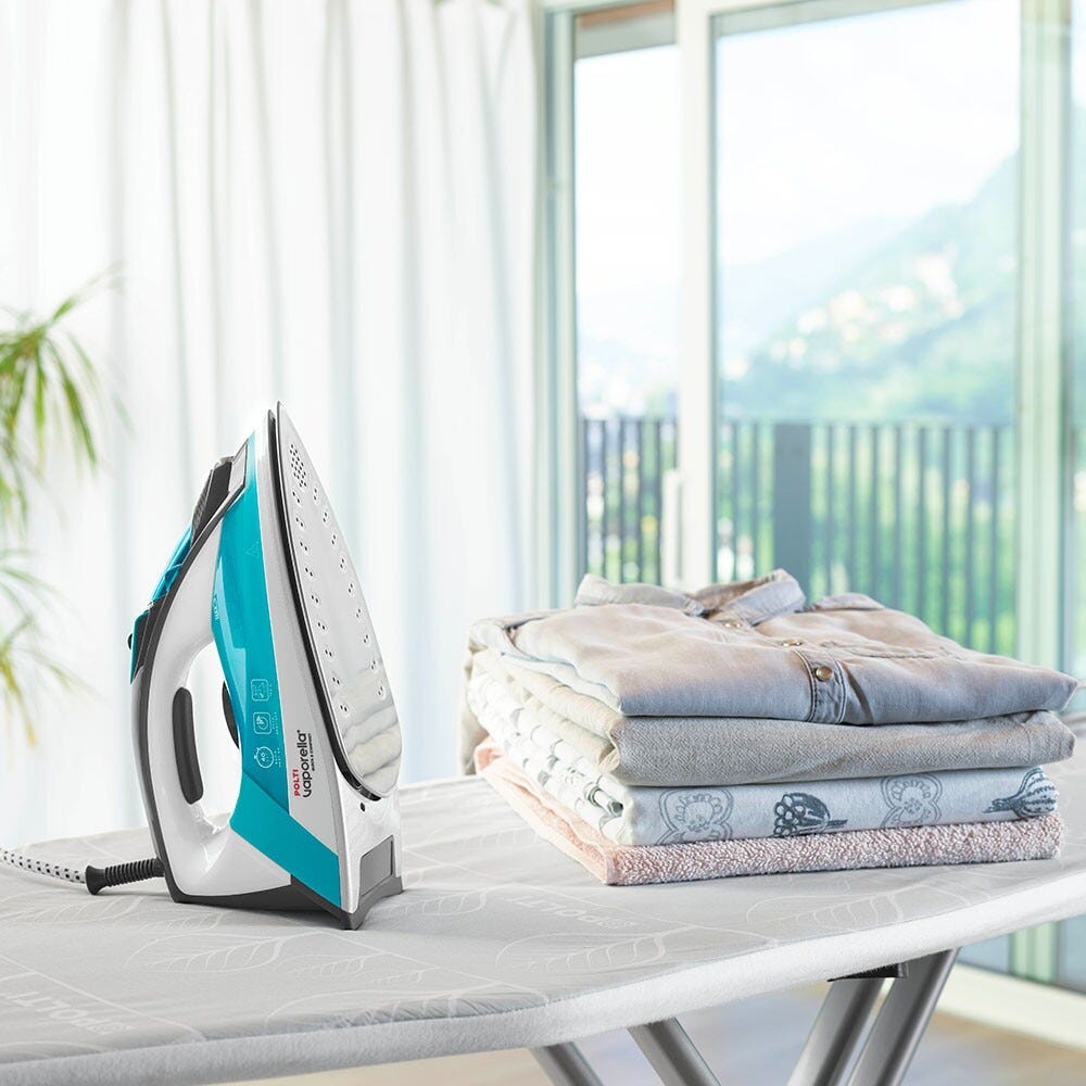 polti QC120 Ferro da stiro a vapore con impugnatura confortevole e piastra in acciaio inossidabile, ideale per stirare tutti i tessuti con facilità.