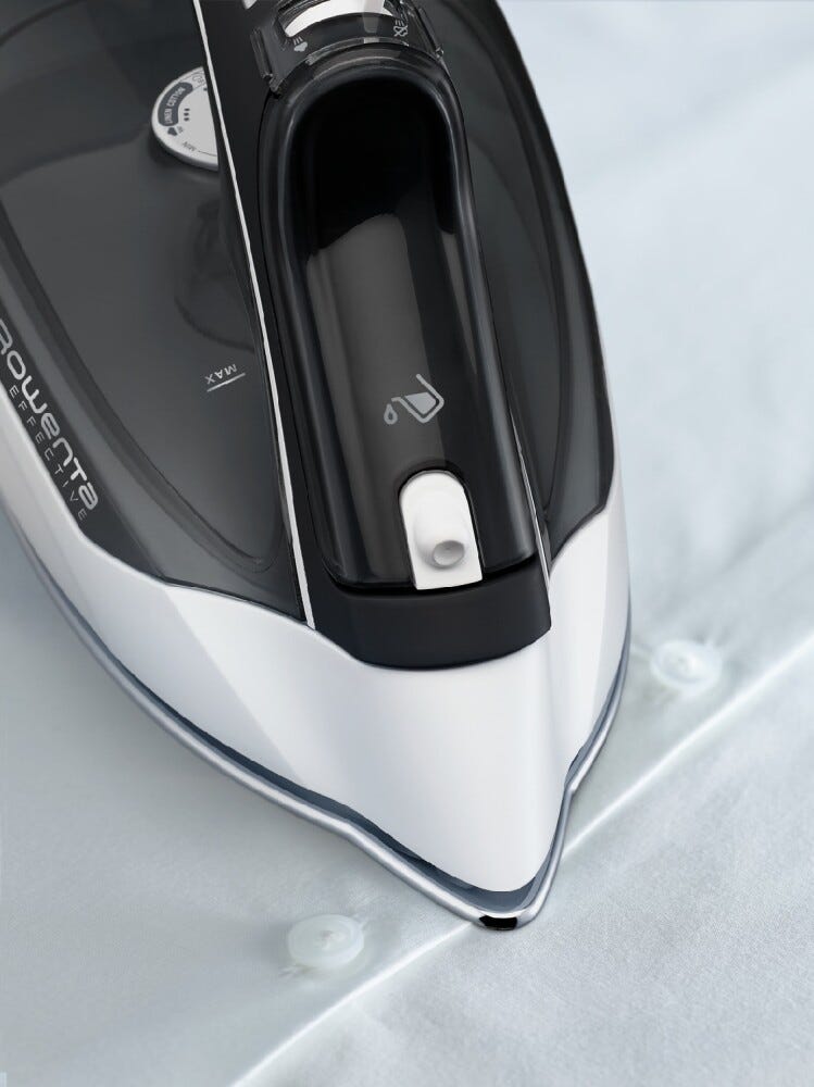 Rowenta DX1530 Ferro a vapore con funzione Autosteam e piastra in acciaio inox antigraffio per una stiratura efficiente e precisa.