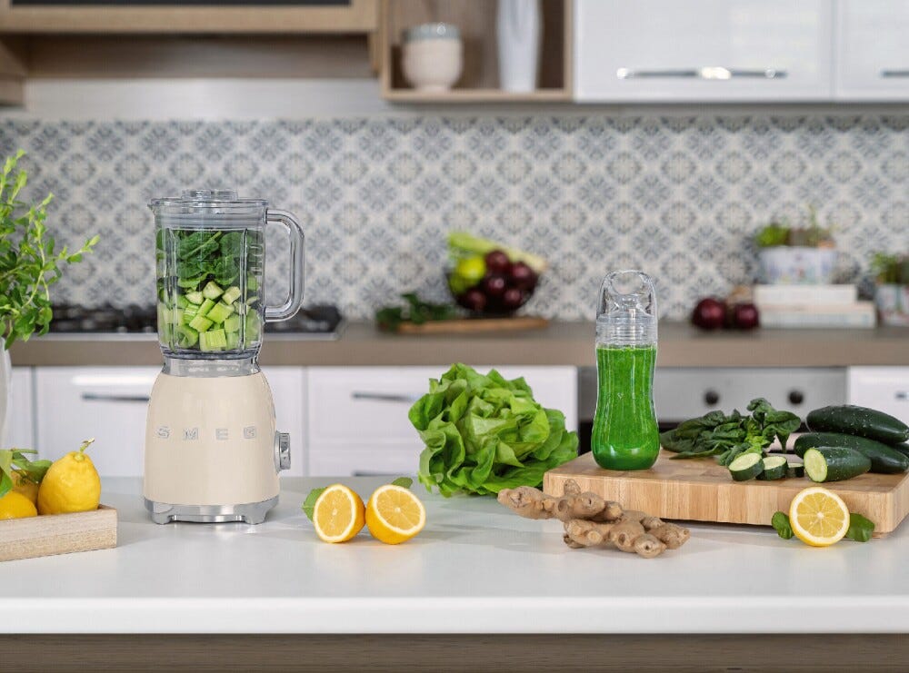 Smeg Selection BLF03CREU 50's Style Frullatore da tavolo, 1,5 L, panna lucido
