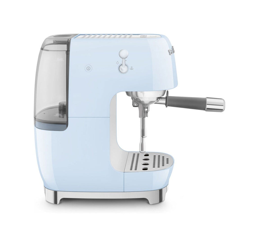 Smeg Selection ECF03PBEU 50's Style Macchina da caffè espresso manuale, con funzione Cold Brew, azzurro lucido