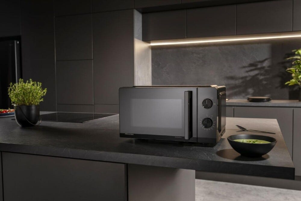 Hisense H20MOBP1HI Forno a microonde cm. 45, capacità 20 litri, 700W, tecnologia inverter, rivestimento ceramico, nero