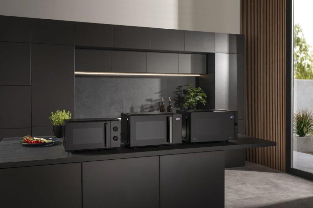 Hisense H20MOBP1HI Forno a microonde cm. 45, capacità 20 litri, 700W, tecnologia inverter, rivestimento ceramico, nero