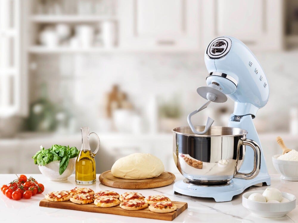 Smeg Selection SMF05PBEU 50's Style Impastatrice full color, ciotola da 4,8 litri, 1000 W, azzurro lucido