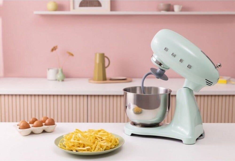 Smeg Selection SMF05PGEU 50's Style Impastatrice full color, ciotola da 4,8 litri, 1000 W, verde pastello lucido