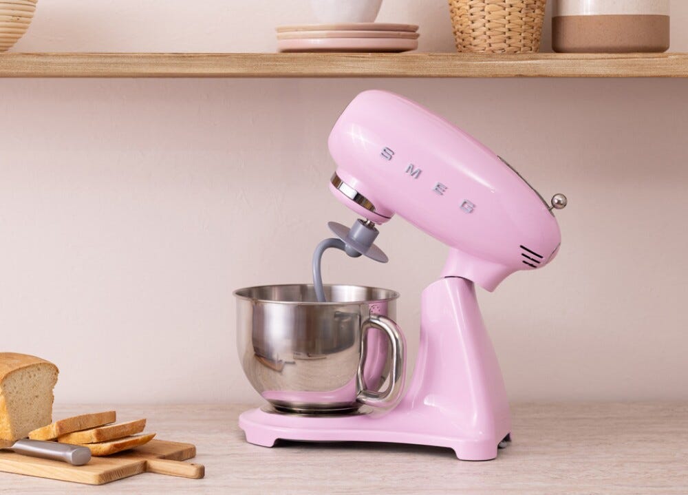 Smeg Selection SMF05PKEU 50's Style Impastatrice full color, ciotola da 4,8 litri, 1000 W, rosa lucido