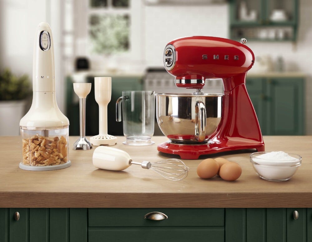 Smeg Selection SMF05RDEU Impastatrice full color, ciotola da 4,8 litri, 1000 W, rosso lucido