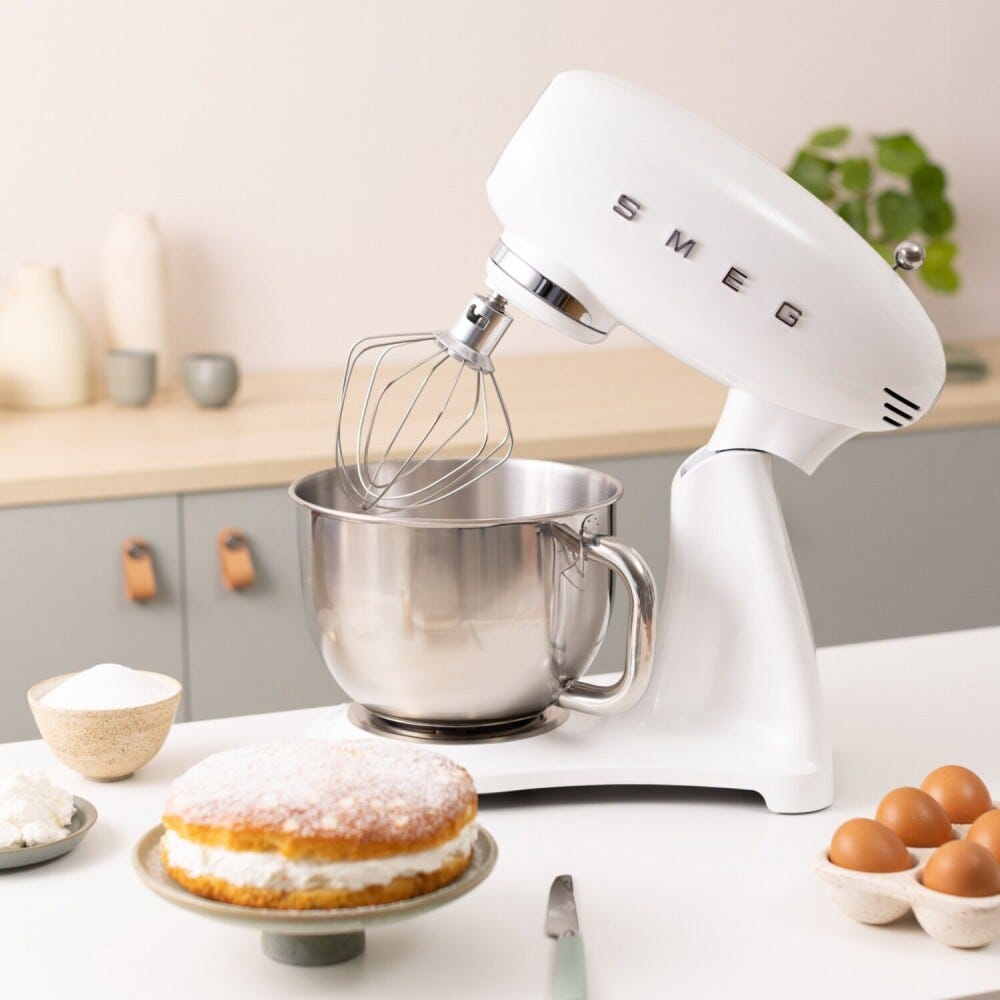 Smeg Selection SMF05WHEU 50's Style Impastatrice full color, ciotola da 4,8 litri, 1000 W, bianco lucido