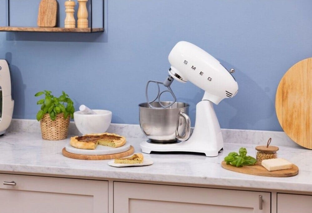 Smeg Selection SMF05WHEU 50's Style Impastatrice full color, ciotola da 4,8 litri, 1000 W, bianco lucido