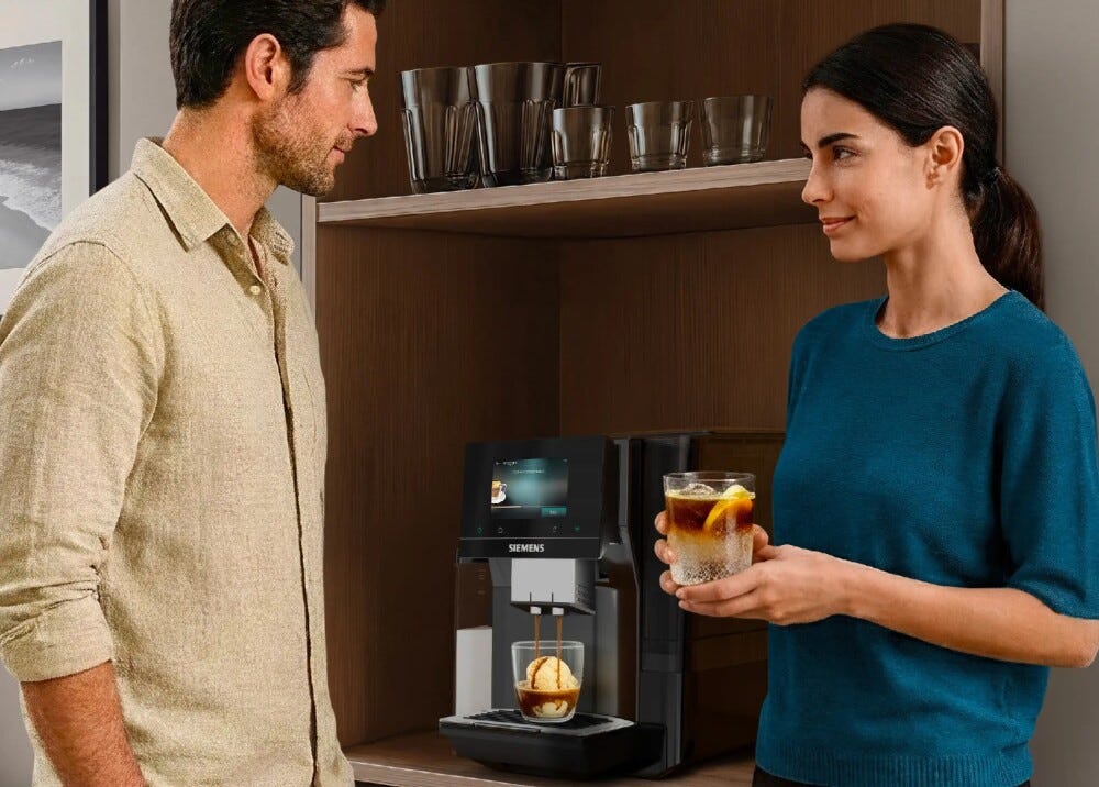 Siemens TQ725E03 EQ700 iAroma Macchina da caffè automatica, macinacaffè e sistema latte integrato, funzione Coldbrew, display touch, Home Connect, nero