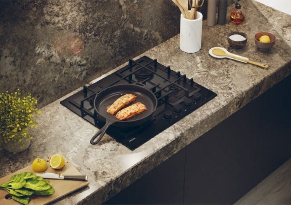 Haier HAVG6BF4TBPB Gas On Glass Serie 4 Piano cottura a gas cm. 60, 4 bruciatori, doppia corona, griglie in ghisa, vetro nero