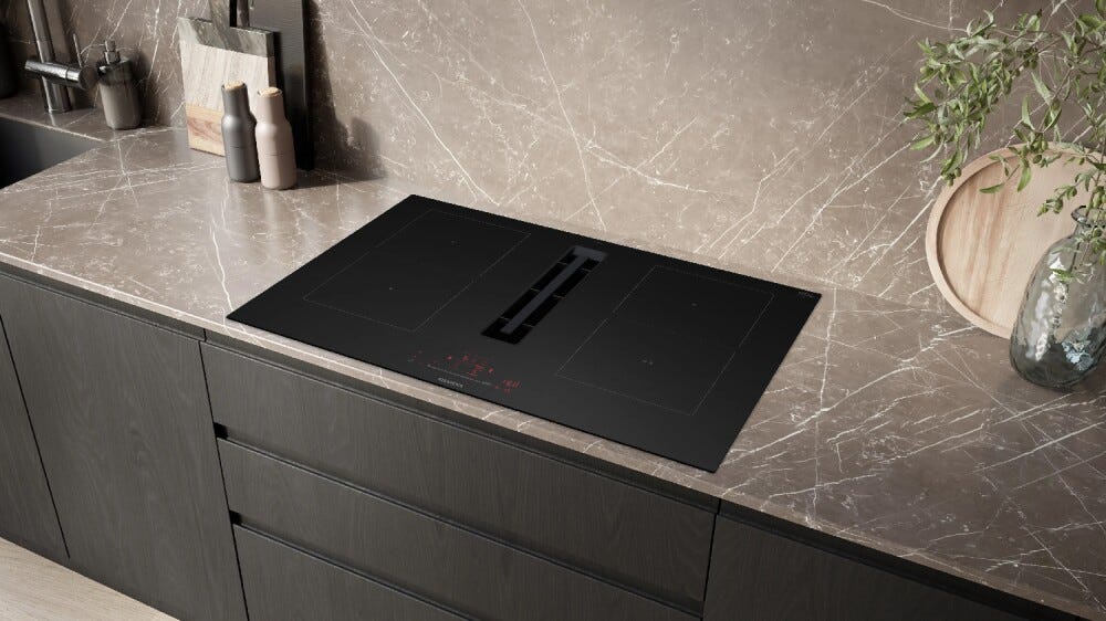 Siemens ED81AHQ26E iQ500 Piano cottura a induzione cm. 80 con cappa integrata, 4 zone cottura, potenza max. 622 m3/h, 2 combizone, Home Connect, vetroceramica nero opaco