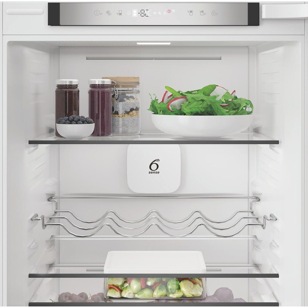 Whirlpool WHK2 5292 B4E Frigorifero con congelatore da incasso cm. 54, capacità 270 litri, Total No Frost, 6° Senso