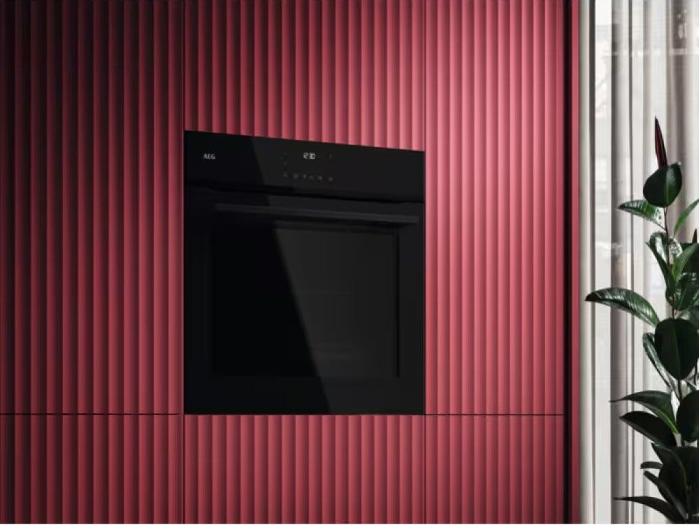 AEG NBU5P43PB serie 5000 Forno elettrico multifunzione, cm. 60, 72 litri, pirolitico, display EXPlore+, AirFry, Glossy Black