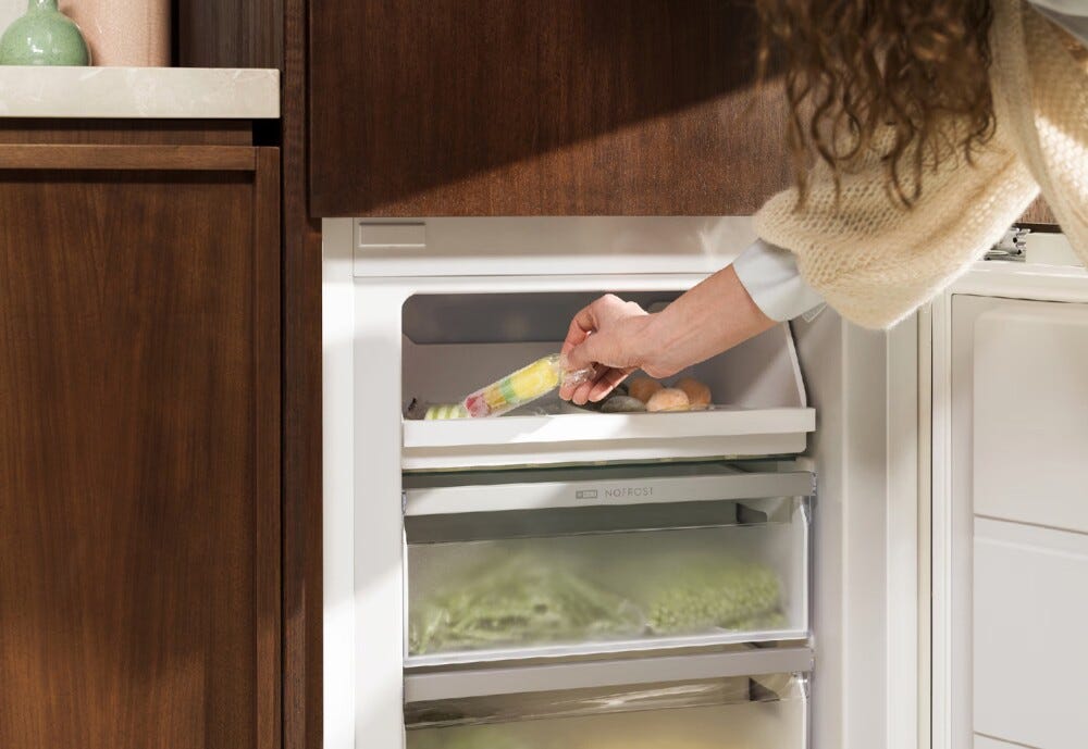 Electrolux KNA6LE18S serie 600 Frigorifero con congelatore da incasso cm. 54, altezza 178, 271 litri, FastFreeze, Low Frost, AI CoolAssist