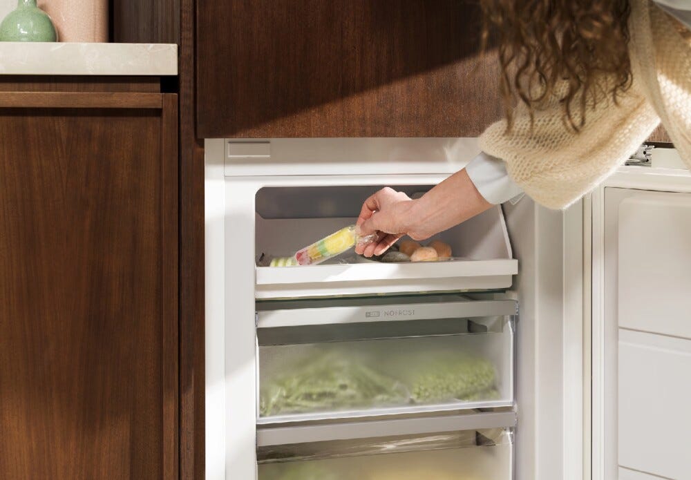Electrolux LNA7NE18S serie 700 Frigorifero con congelatore da incasso cm. 54, altezza 177, 257 litri, FastFreeze, TwinTech, Total No Frost, classe E