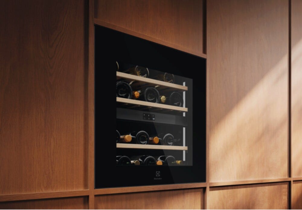 Electrolux EWCD280B6B Perfect Shelving 8000 Cantina vini da incasso cm. 60, altezza 59, 26 bottiglie, Dual Zone, vetro anti‑UV, nero