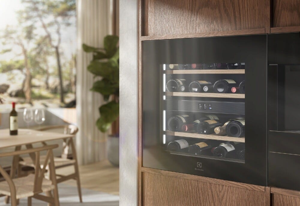 Electrolux EWCD280B6B Perfect Shelving 8000 Cantina vini da incasso cm. 60, altezza 59, 26 bottiglie, Dual Zone, vetro anti‑UV, nero