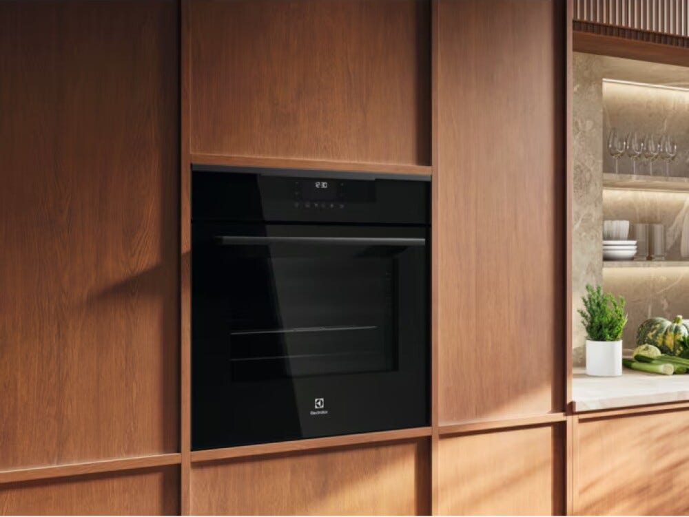 Electrolux KODCH00H serie 700 Forno elettrico multifunzione cm. 60, 72 litri, funzione vapore, AirFry, Comandi Touch, pulizia idrolitica, cottura guidata, classe A++, nero