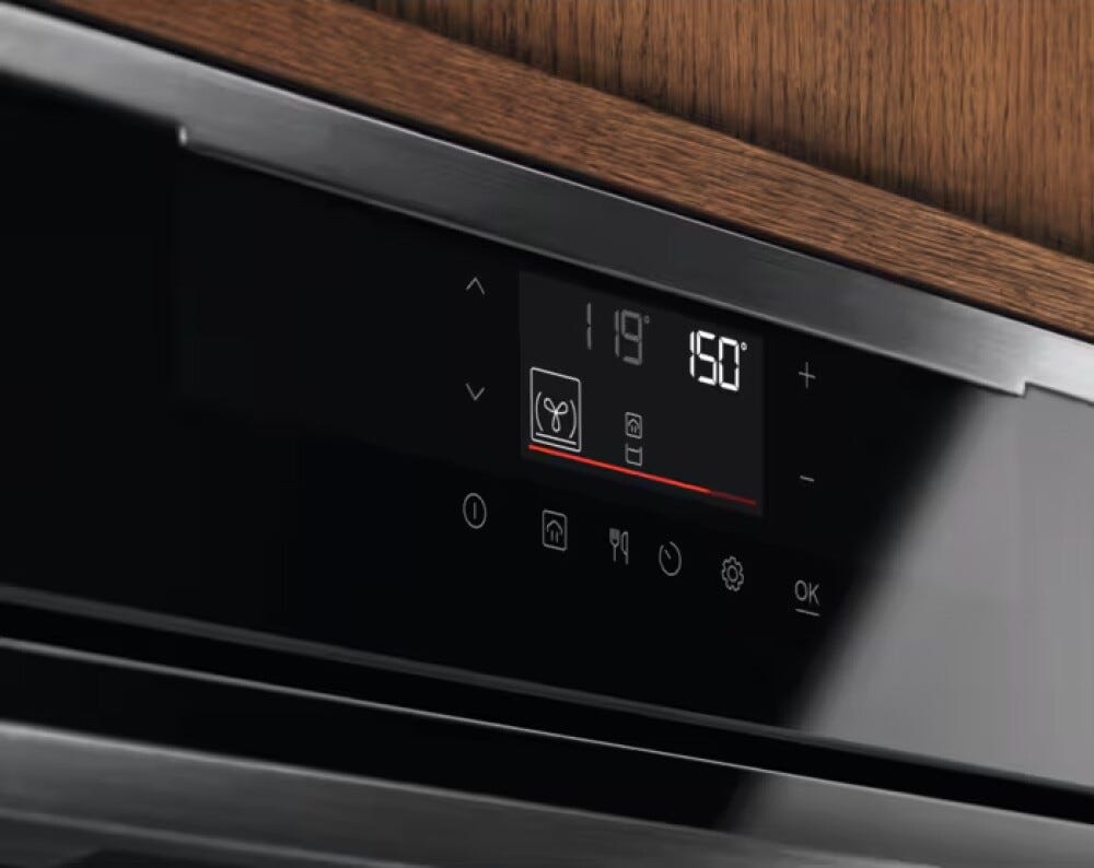 Electrolux KODCH00H serie 700 Forno elettrico multifunzione cm. 60, 72 litri, funzione vapore, AirFry, Comandi Touch, pulizia idrolitica, cottura guidata, classe A++, nero