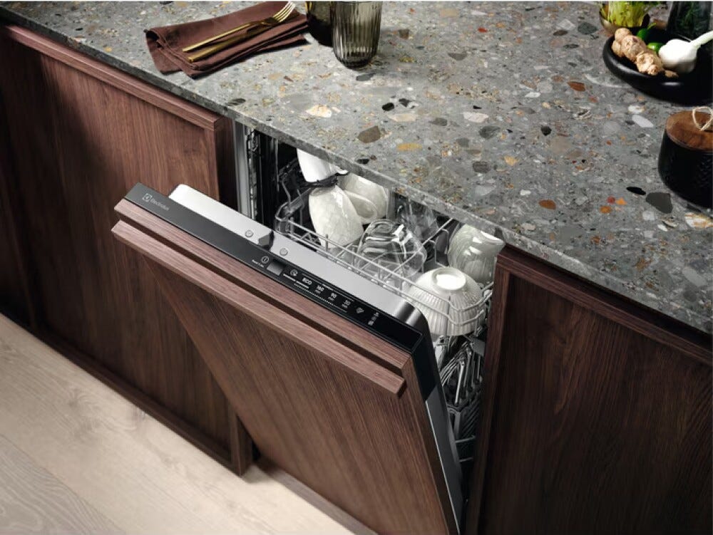 Electrolux KEAD2221L serie 300 Lavastoviglie slim integrata totale cm. 45, 9 coperti, tecnologia AirDry, comandi touch sliding, 6 programmi, mezzo carico, sensore torbidità, cesto QuickLift