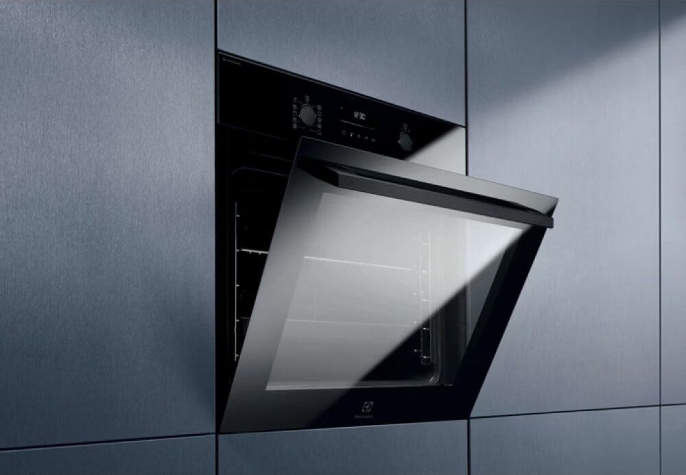 Electrolux LOD6F77WZ serie 600 SteamBake Forno elettrico multifunzione cm. 60, 72 litri, funzione pizza, funzione vapore, manopole a scomparsa, pulizia idrolitica, termosonda, WiFi, nero