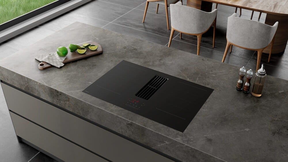 Samsung CC90H84PADUR Piano cottura a induzione 4 zone, cappa integrata, vetro anti‑graffio Mohs 8, AI Control, classe A+, Matte Black